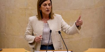 Buruaga anuncia cambios en las ayudas CRECE para impulsar la industria cántabra