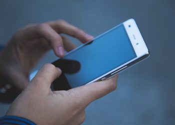 El Gobierno de Cantabria alerta sobre el riesgo del bluesnarfing y lanza consejos de ciberseguridad