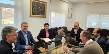 Renfe estudia recuperar un tren semidirecto de Torrelavega a Santander tras la supresión de horarios