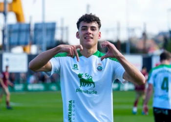 Jornada agridulce para los equipos cántabros en Segunda Federación: el Rayo remonta, la Gimnástica y el Escobedo caen, y el Laredo se hunde