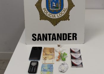 Dos jóvenes detenidos en Santander con cocaína, éxtasis y Viagra en plena calle San Fernando