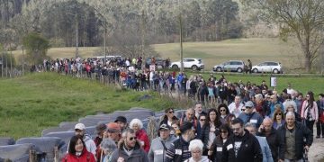 Más de 1.500 personas marchan en Ribamontán al Monte contra la macroplanta de purines en Hazas de Cesto