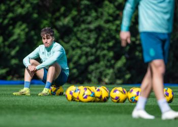 Racing y Mirandés se enfrentan en Anduva en un duelo clave por el ascenso a Primera División