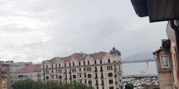 Denuncian a una mujer de 40 años en Santander por causar molestias con una fiesta ruidosa en su vivienda