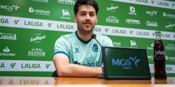 «Voy a por mi tercer ascenso», afirma Víctor Meseguer de cara al partido contra el Sporting