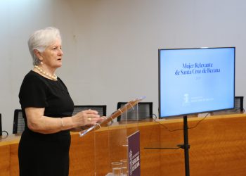 Avelina Cabrero, primera mujer concejala de Cantabria, reconocida como Mujer Relevante de Santa Cruz de Bezana 2025
