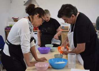 Vecinos de Piélagos reciben formación básica en panadería para mejorar su acceso al mercado laboral