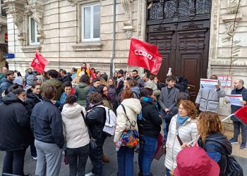 CCOO y Copescan se concentran en Santander para condenar el asesinato de una trabajadora de un centro de menores en Badajoz