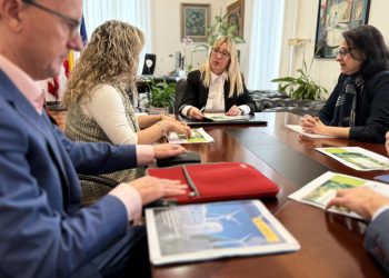 La delegada del Gobierno se reúne con Enagás para abordar el proyecto de almacenamiento de hidrógeno verde en Cantabria