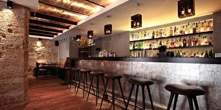 Multas a cinco locales de Santander por irregularidades: música alta, horarios incumplidos y terrazas sin permiso