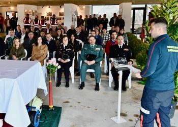 La alcaldesa de Santander reconoce el compromiso de los bomberos en el día de su patrón