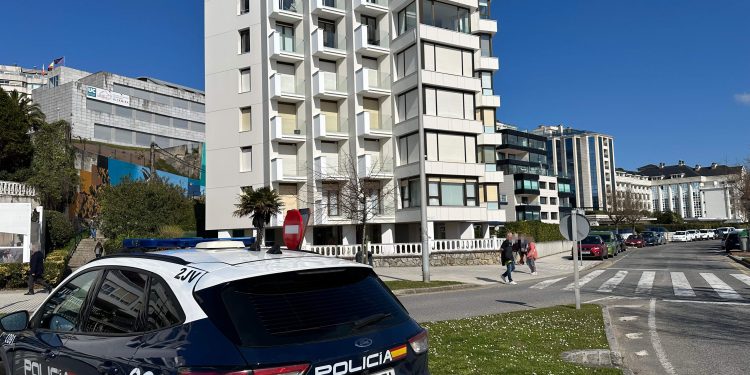 Detenido tras robar un coche en un concesionario de santander y huir a toda velocidad