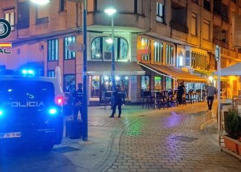 Detenidos dos hombres por intento de homicidio tras una pelea con arma blanca en Torrelavega