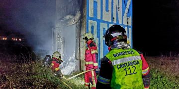 Sofocado un incendio en un cobertizo abandonado cerca de la playa de Berria, en Santoña