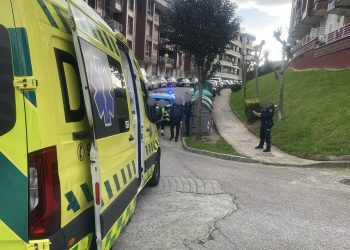 Herido un hombre tras precipitarse desde un segundo piso en Castro Urdiales
