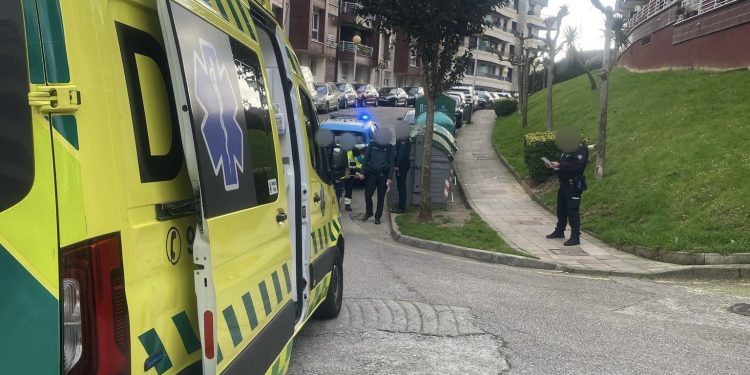 Herido un hombre tras precipitarse desde un segundo piso en Castro Urdiales