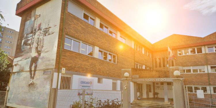 Educación abre expediente y activa el protocolo de acoso escolar tras la agresión a un alumno con parálisis cerebral en el IES Torre Quevedo de Santander