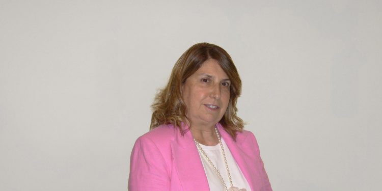 «Es una discriminación total y absoluta las enfermeras, lo que quieren aprobar» Gloria González