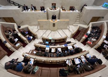 Cantabria creará un registro de comunidades de vecinos que permitan viviendas turísticas