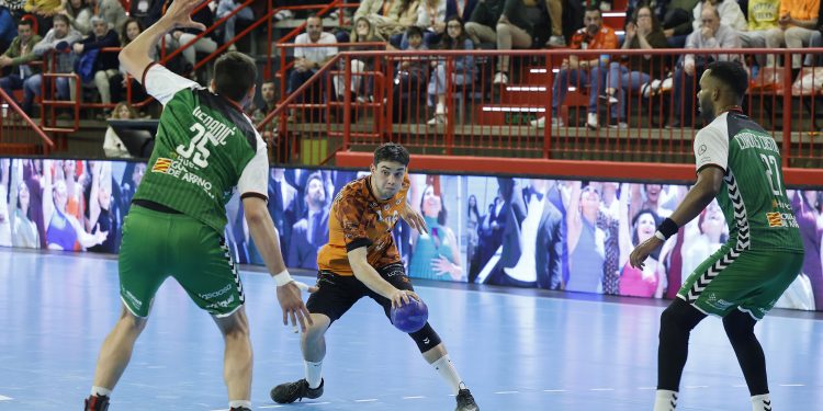 Marko Jurkovic, baja en el Balonmano Torrelavega por lesión en la espalda