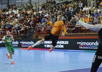 El Bathco BM Torrelavega se enfrenta al BM Logroño La Rioja en un duelo clave tras el parón de selecciones