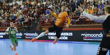 El Bathco BM Torrelavega se enfrenta al BM Logroño La Rioja en un duelo clave tras el parón de selecciones