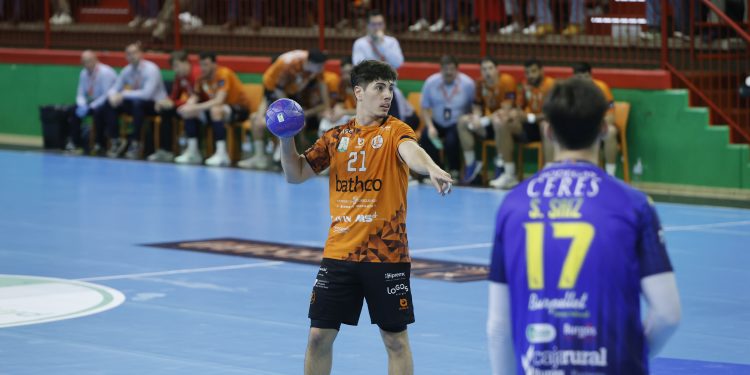 El Bathco BM Torrelavega busca avanzar en la Copa del Rey ante el Club Cisne en Pontevedra