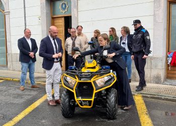 El Gobierno de Cantabria refuerza la seguridad en Laredo con la entrega de un quad y equipamiento para la Policía Local