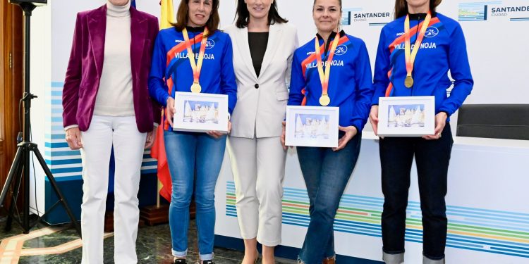 Gema Igual recibe a las campeonas santanderinas de campo a través