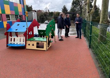 Piélagos renueva las áreas de recreo infantil del colegio Bajo Pas de Arce