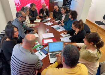 IU exige al consejero de Educación que no retrase la subida salarial pendiente desde 2012