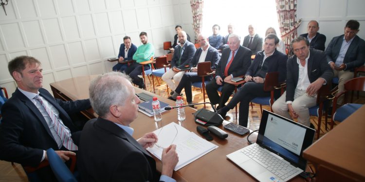 Cantabria destina 212.000 euros a CEOE, UGT y CCOO para impulsar la prevención de riesgos laborales en 2025