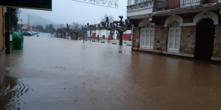 El Gobierno de Cantabria activa la preemergencia del INUNCANT por la crecida del Asón en Ramales