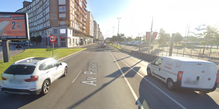 Cinco heridos leves en una colisión por alcance entre tres turismos en la Avenida de Parayas