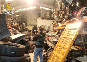 La Guardia Civil investiga a un empresario de Camargo por almacenar neumáticos y vehículos sin cumplir las normas de seguridad