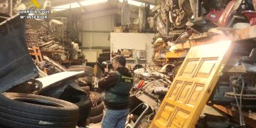 La Guardia Civil investiga a un empresario de Camargo por almacenar neumáticos y vehículos sin cumplir las normas de seguridad