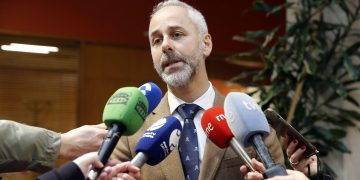 Los sindicatos docentes rechazan el «ultimátum» de Educación y piden la mediación de Sáenz de Buruaga para evitar la huelga del 3 de abril