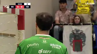 El Bathco Torrelavega arranca un empate en Irún con una parada decisiva de Failde