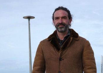 IU Laredo carga contra el Ayuntamiento por los chiringuitos en La Salvé: «Priorizan el turismo sobre el descanso vecinal»