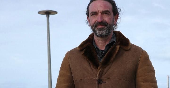 IU Laredo carga contra el Ayuntamiento por los chiringuitos en La Salvé: «Priorizan el turismo sobre el descanso vecinal»