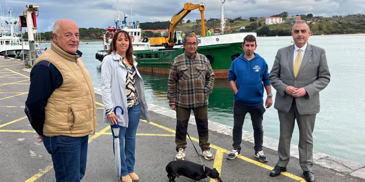 El Gobierno de Cantabria inicia el dragado del puerto de San Vicente de la Barquera para mejorar la seguridad en la navegación