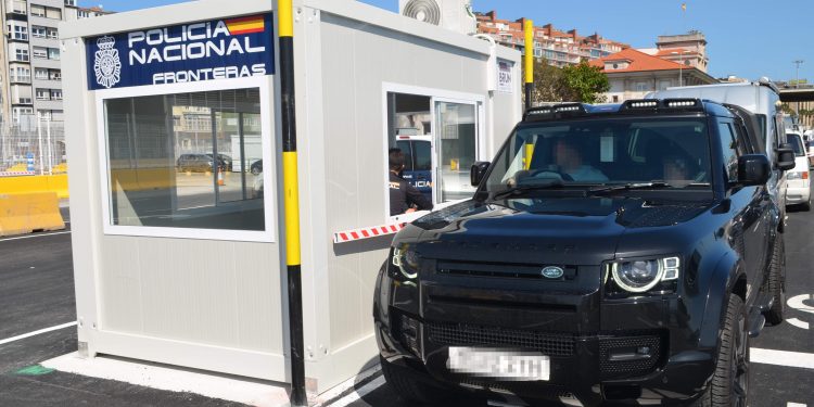 Tres detenidos en Cantabria por portar documentación falsa en operativos policiales