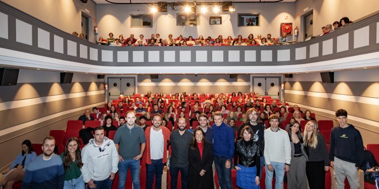 La Filmoteca de Cantabria acoge la proyección de los documentales ‘Arraigo’ y ‘Jóvenes solidarios’