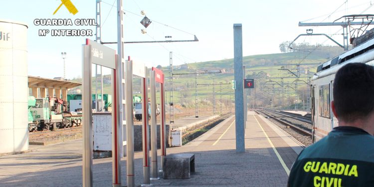 Investigado un joven por daños en trenes con grafitis en Heras y Reinosa