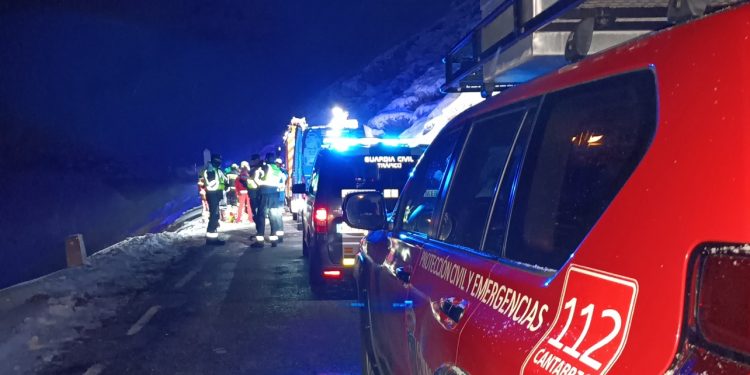 Cuatro jóvenes madrileños fallecen tras despeñarse con su vehículo en el puerto de Lunada