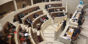 PP y Vox impulsan la Ley de Simplificación Administrativa en Cantabria con el apoyo del diputado no adscrito