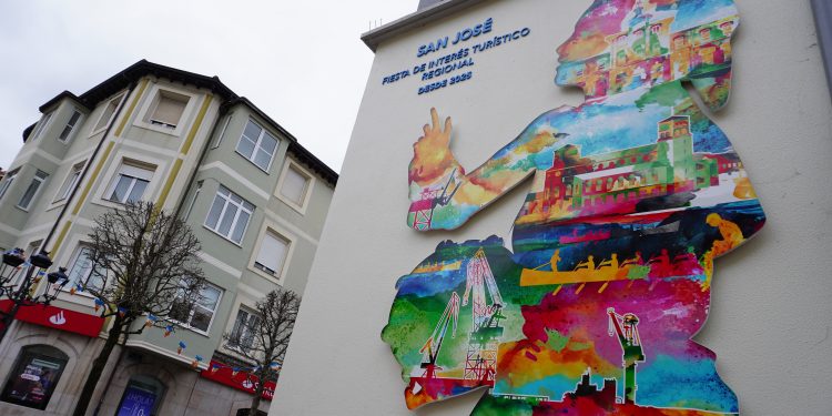 Astillero rinde homenaje a las Fiestas de San José con un espacio conmemorativo en el Ayuntamiento