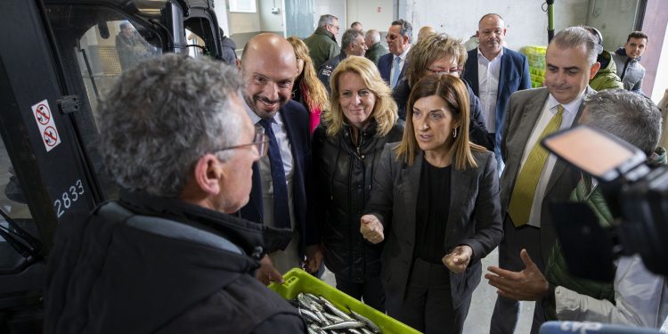 María José Sáenz de Buruaga inaugura la ampliación de la lonja del puerto de Laredo con una inversión de 905.000 euros