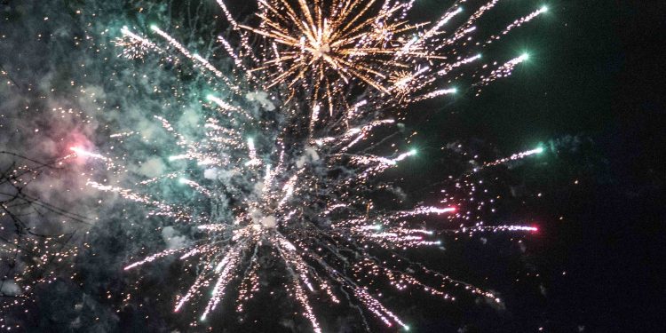 El Carnaval se despide en Maliaño con el juicio y quema del Cachón