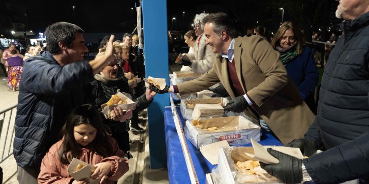 El Carnaval se despide en Maliaño con el juicio y quema del Cachón